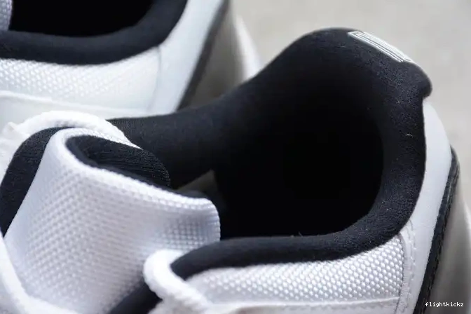 Air 528895-153 mens 11 Black Jordan White Low  Retro 